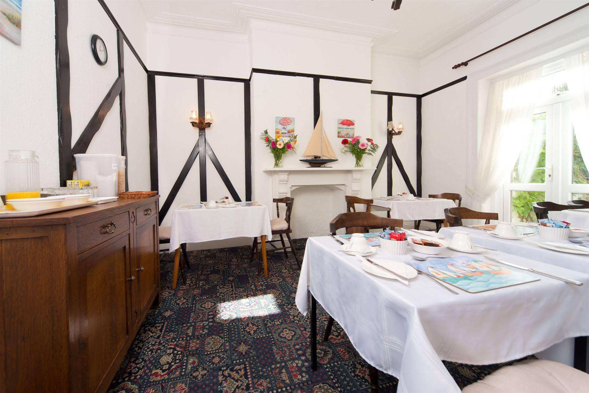 Sandy Bay Guest House Bournemouth Buitenkant foto